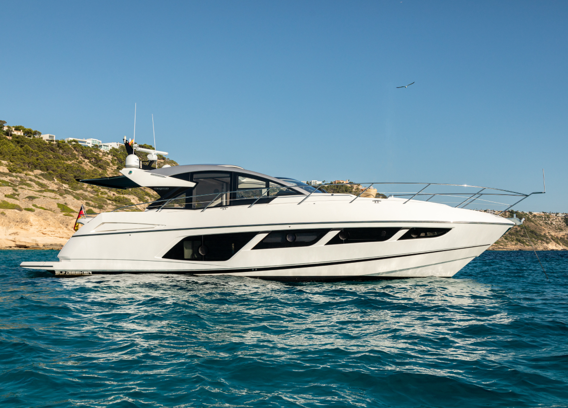 Power boat FOR CHARTER, year 2019 brand Sunseeker and model Predator 57, available in Marina de Premia Premià de Mar Barcelona España